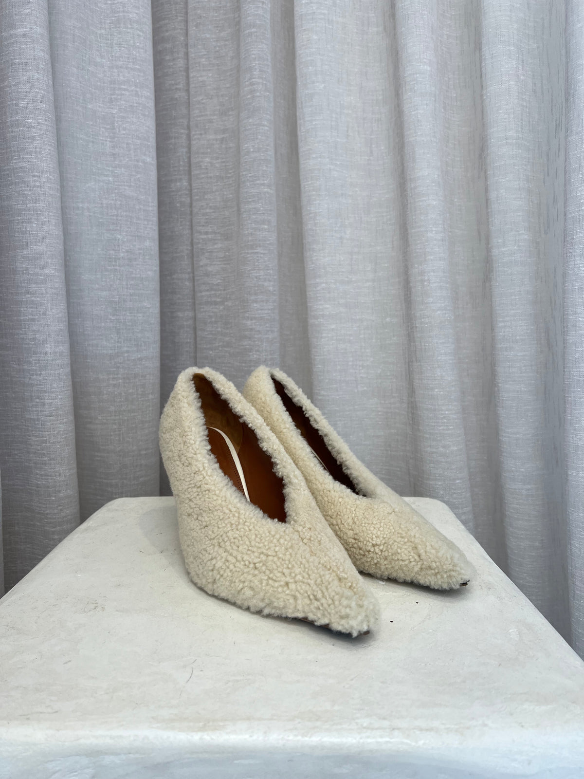 Camilla and Marc Ivory Rhys Shearling Pump, 40