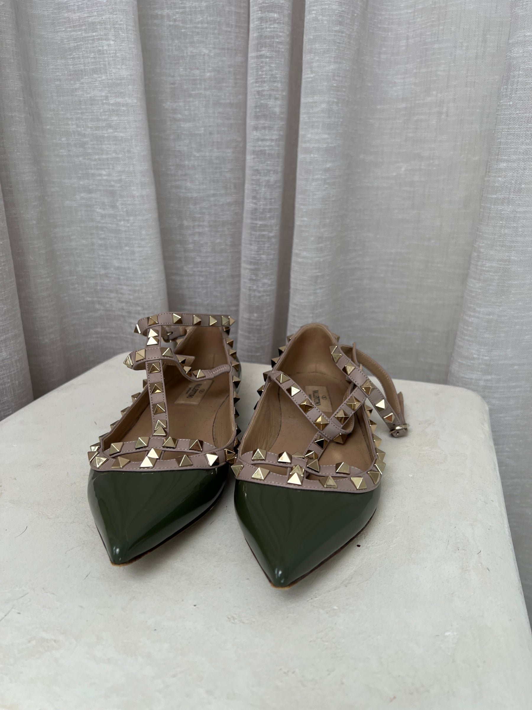 Valentino Garavani Khaki and Beige Rockstud Cage Flats, 38