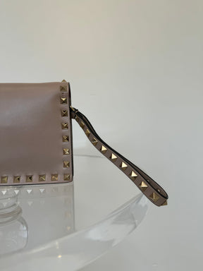 Valentino Garavani Rockstud Leather Wristlet Pink Beige