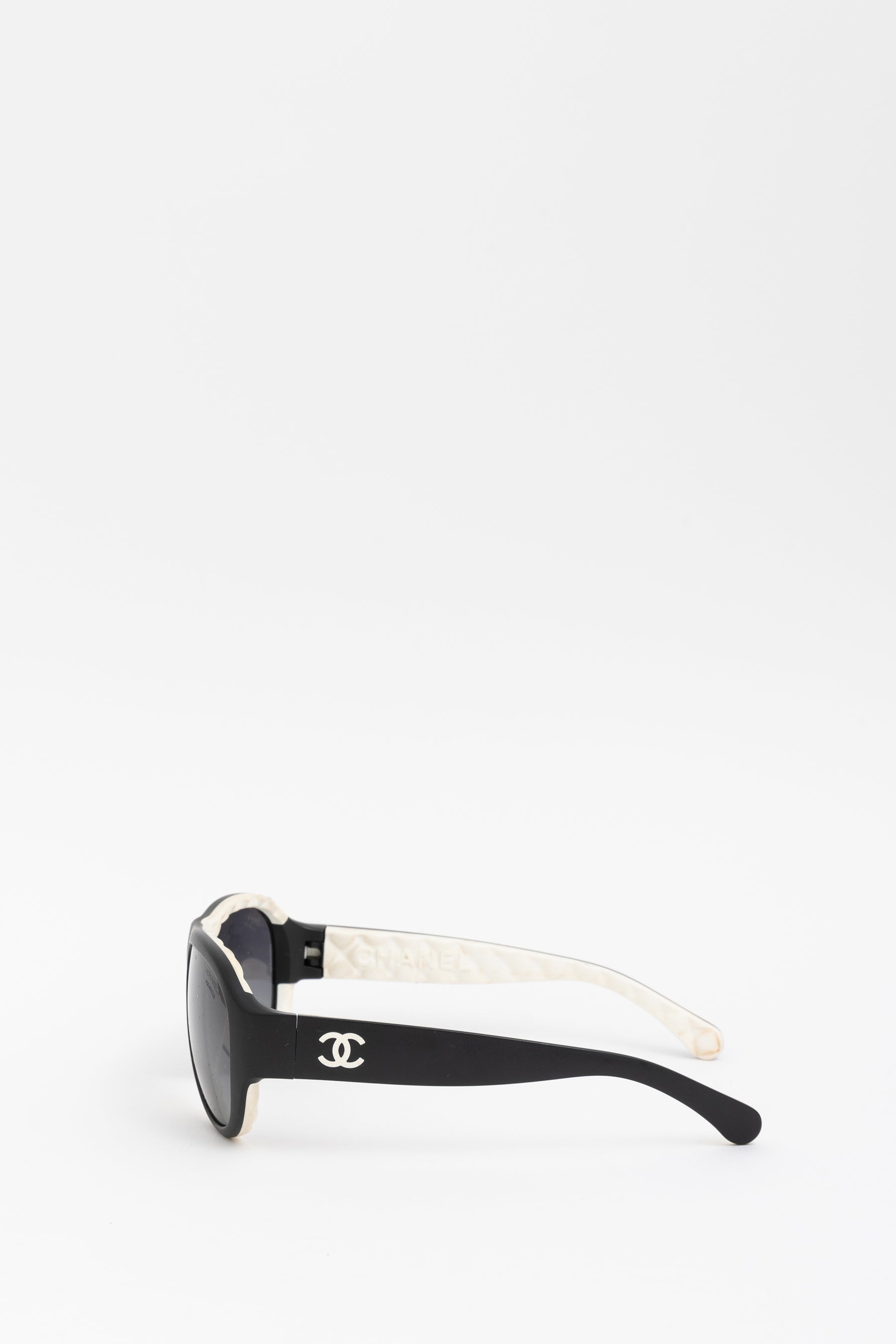 Logo Pilot Sunglasses