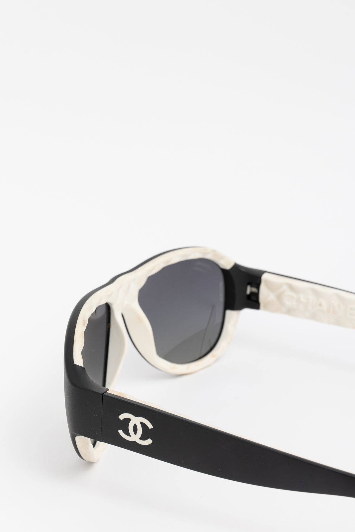 Logo Pilot Sunglasses