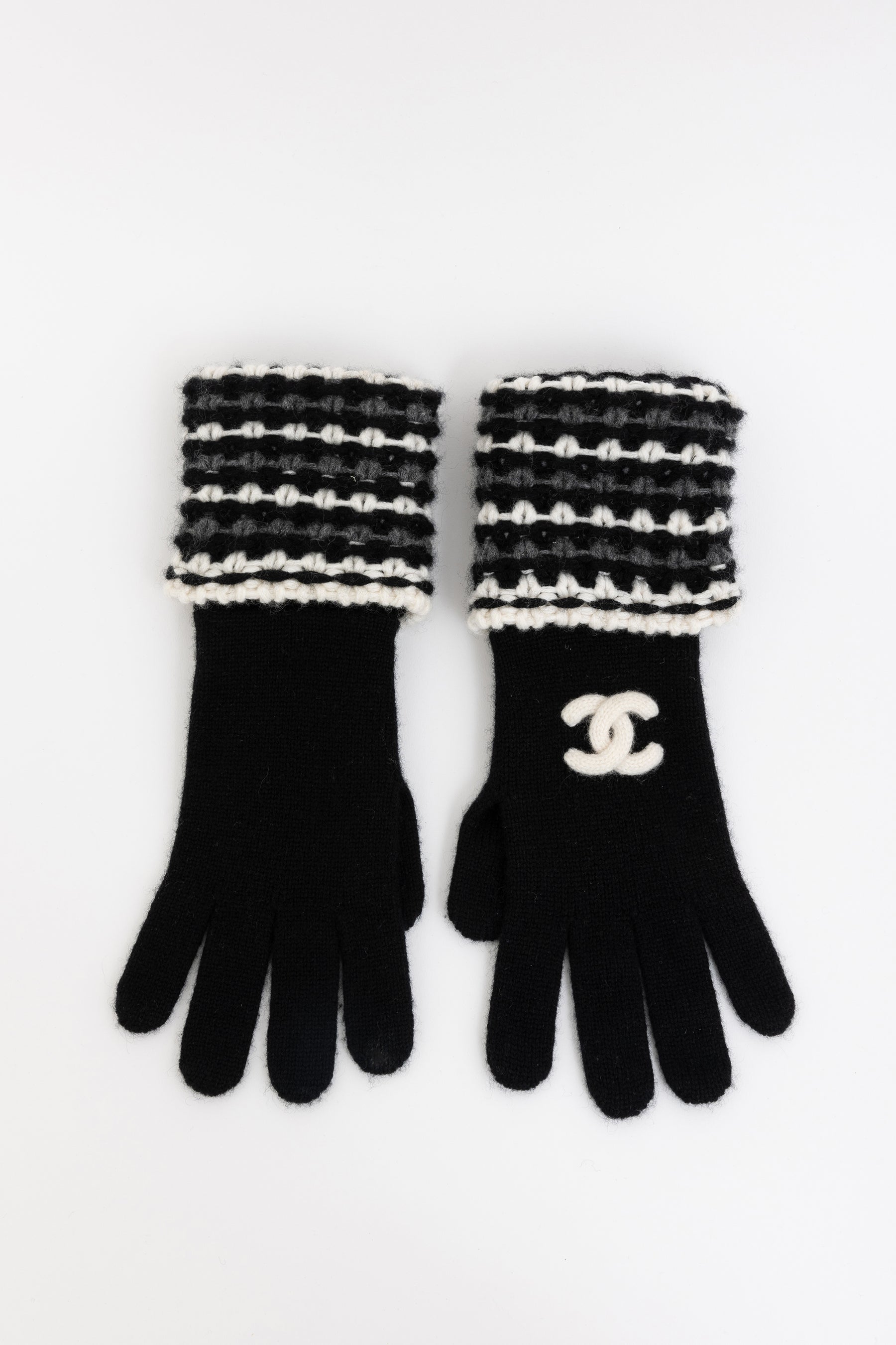 CC Gloves Black And White