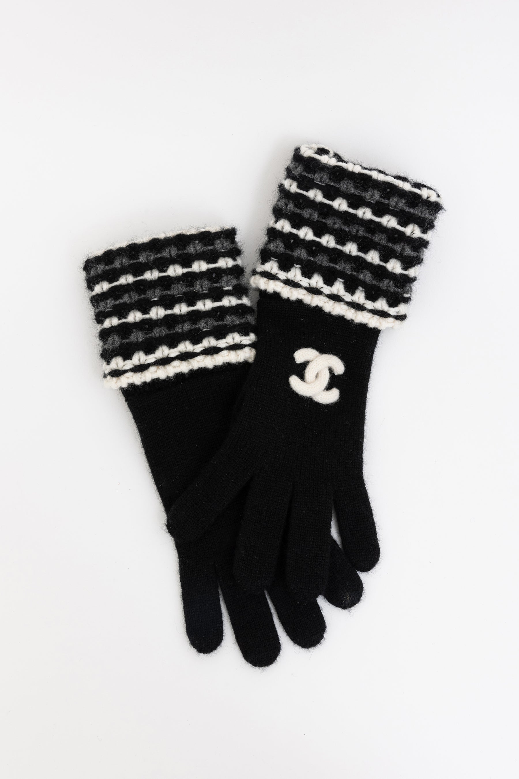 CC Gloves Black And White