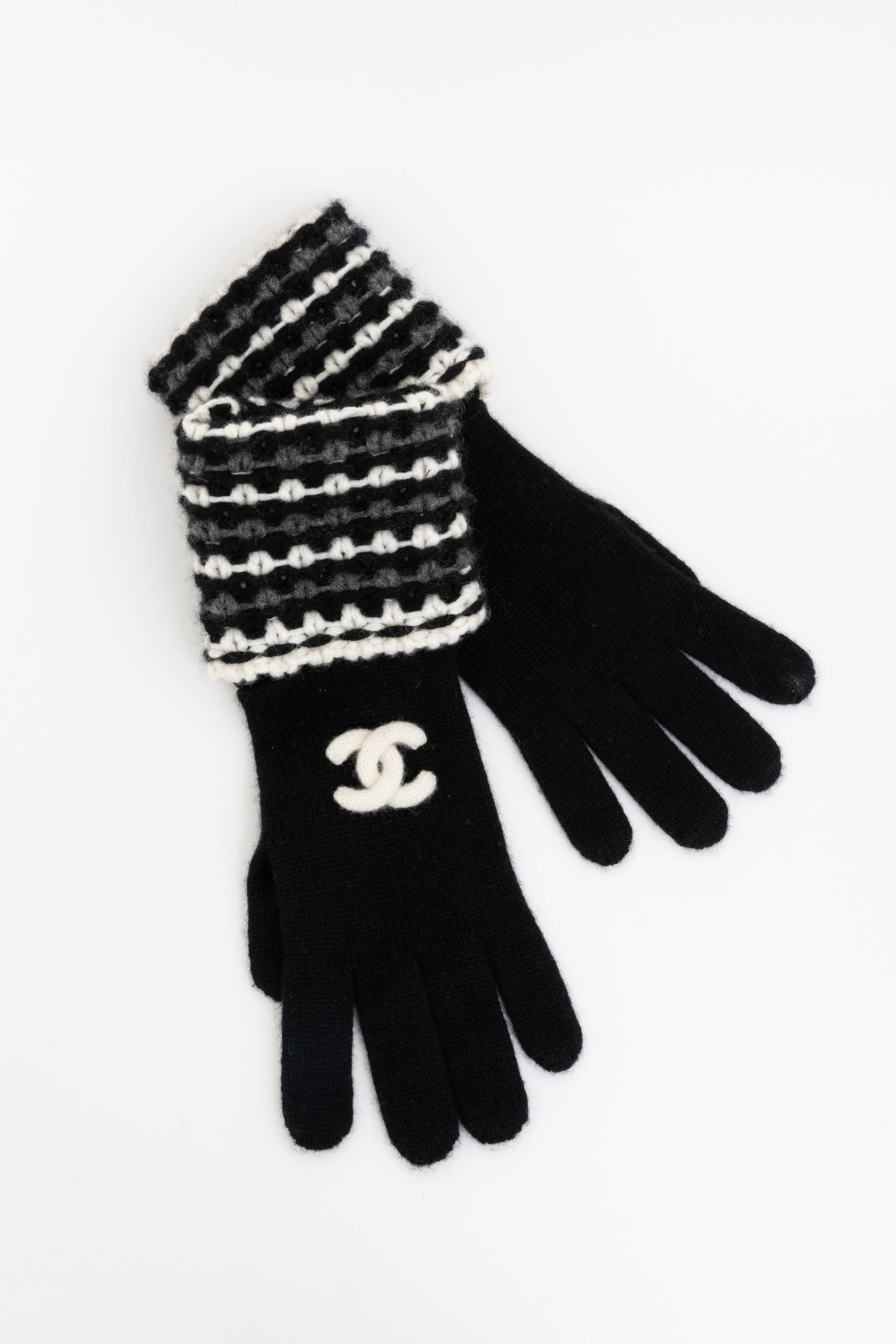 CC Gloves Black And White