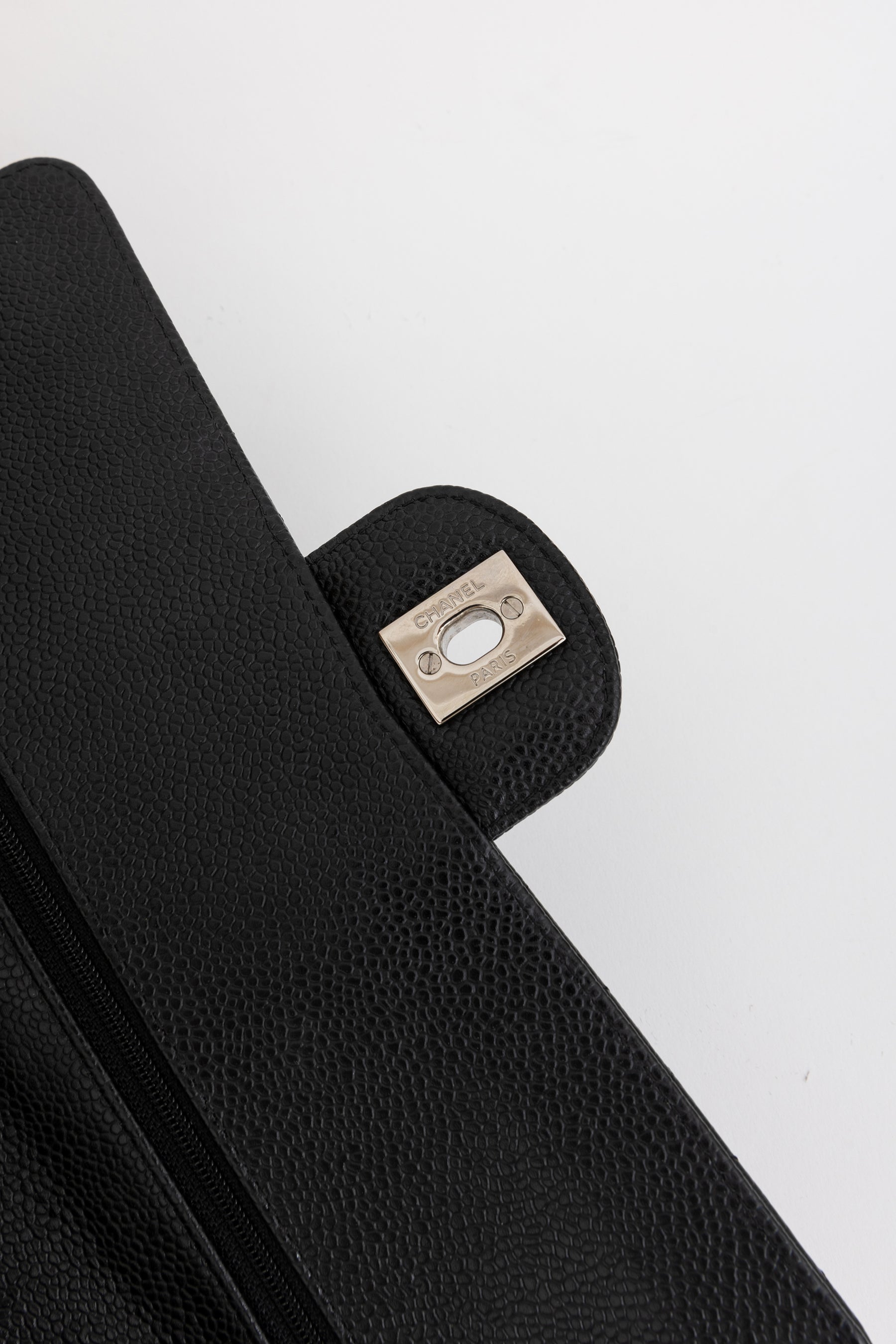 Medium Classic Flap