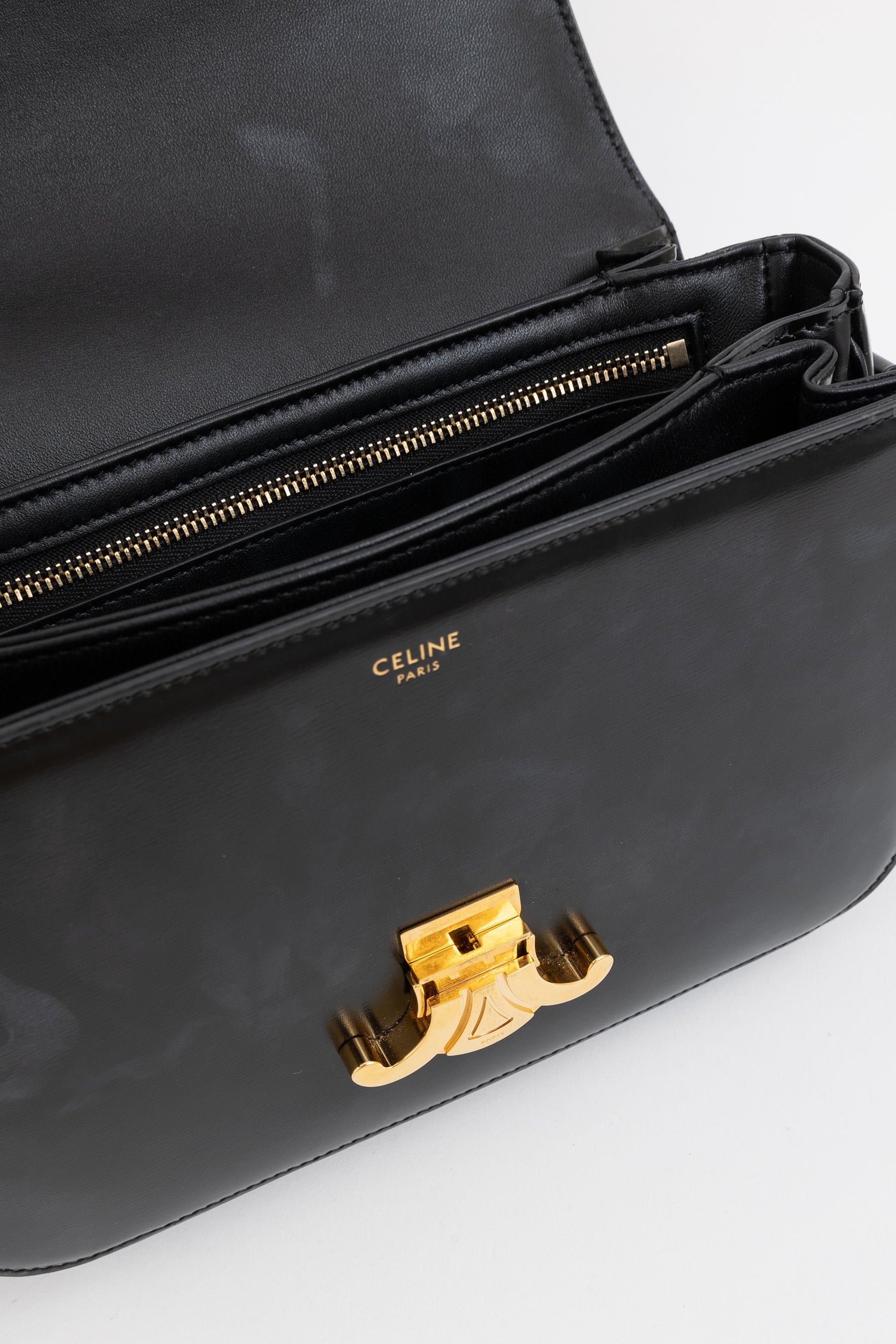 Classique Triomphe Shoulder Bag