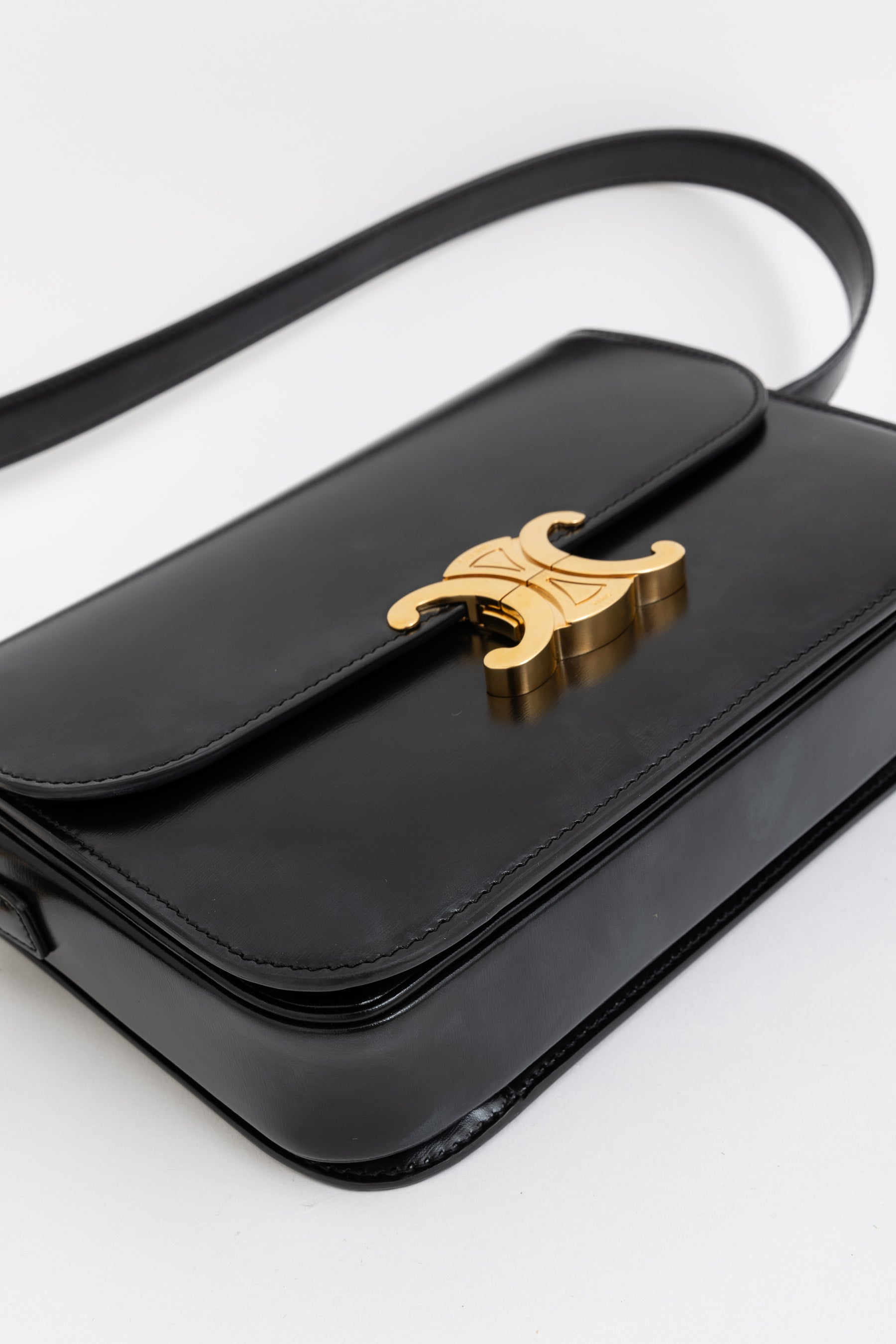 Classique Triomphe Shoulder Bag