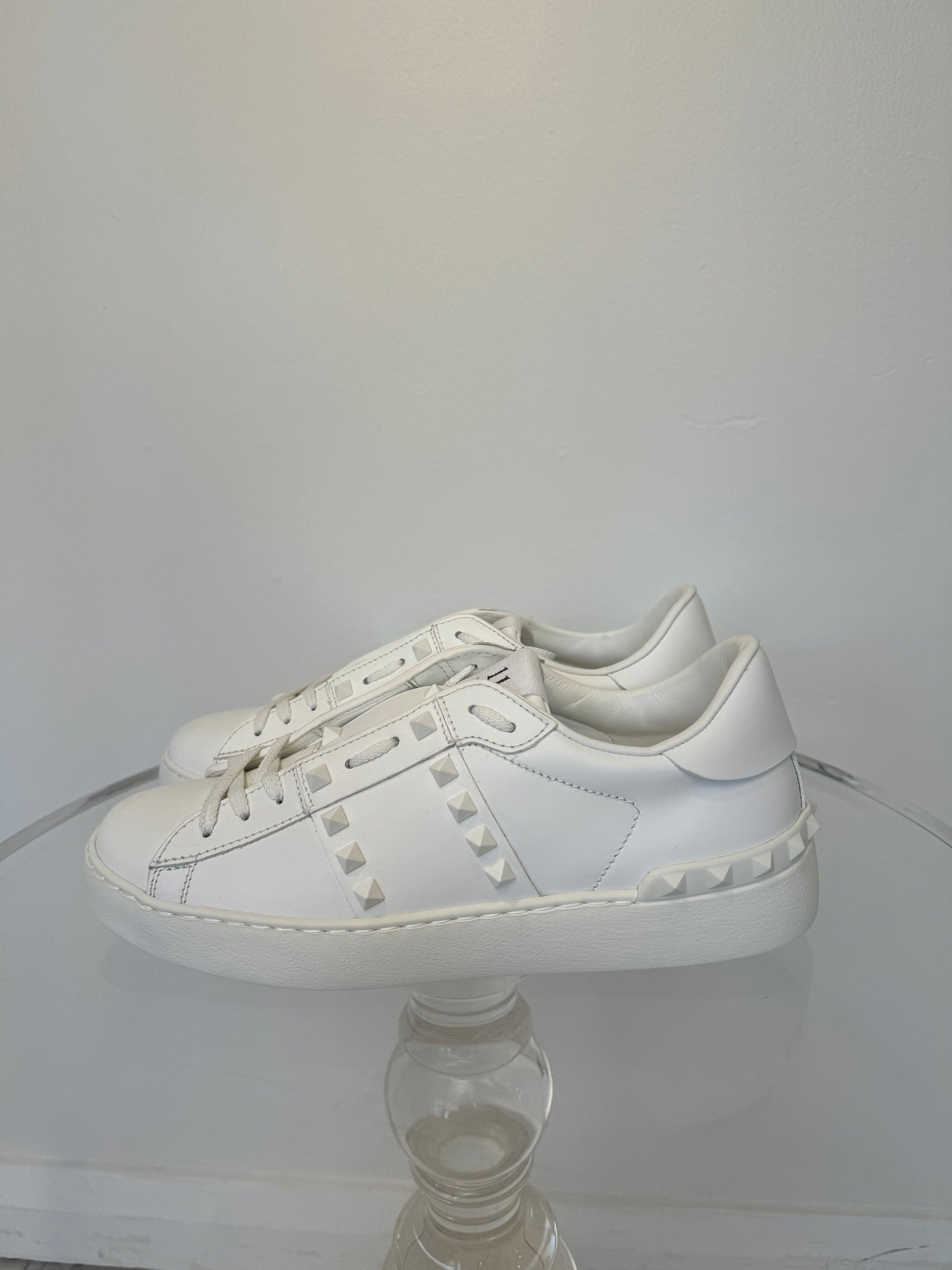 Valentino Garavani White Rockstud Sneakers, 39