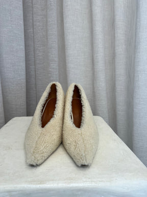 Camilla and Marc Ivory Rhys Shearling Pump, 40