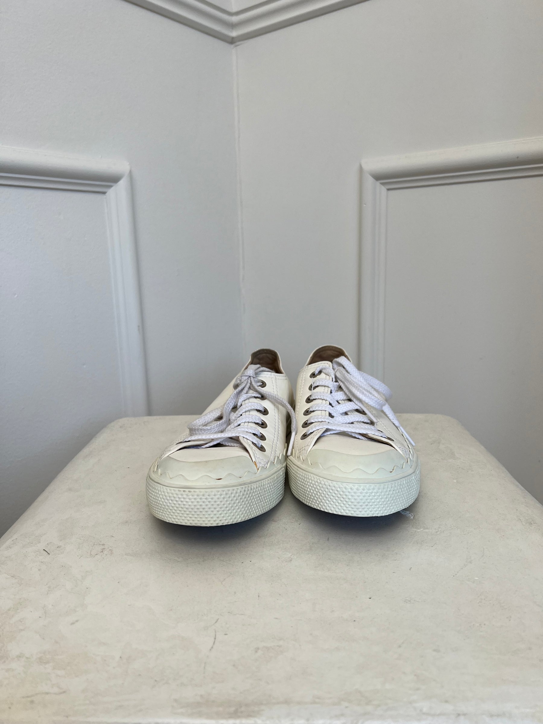 Chloé White Scallop Detail Sneakers, 41