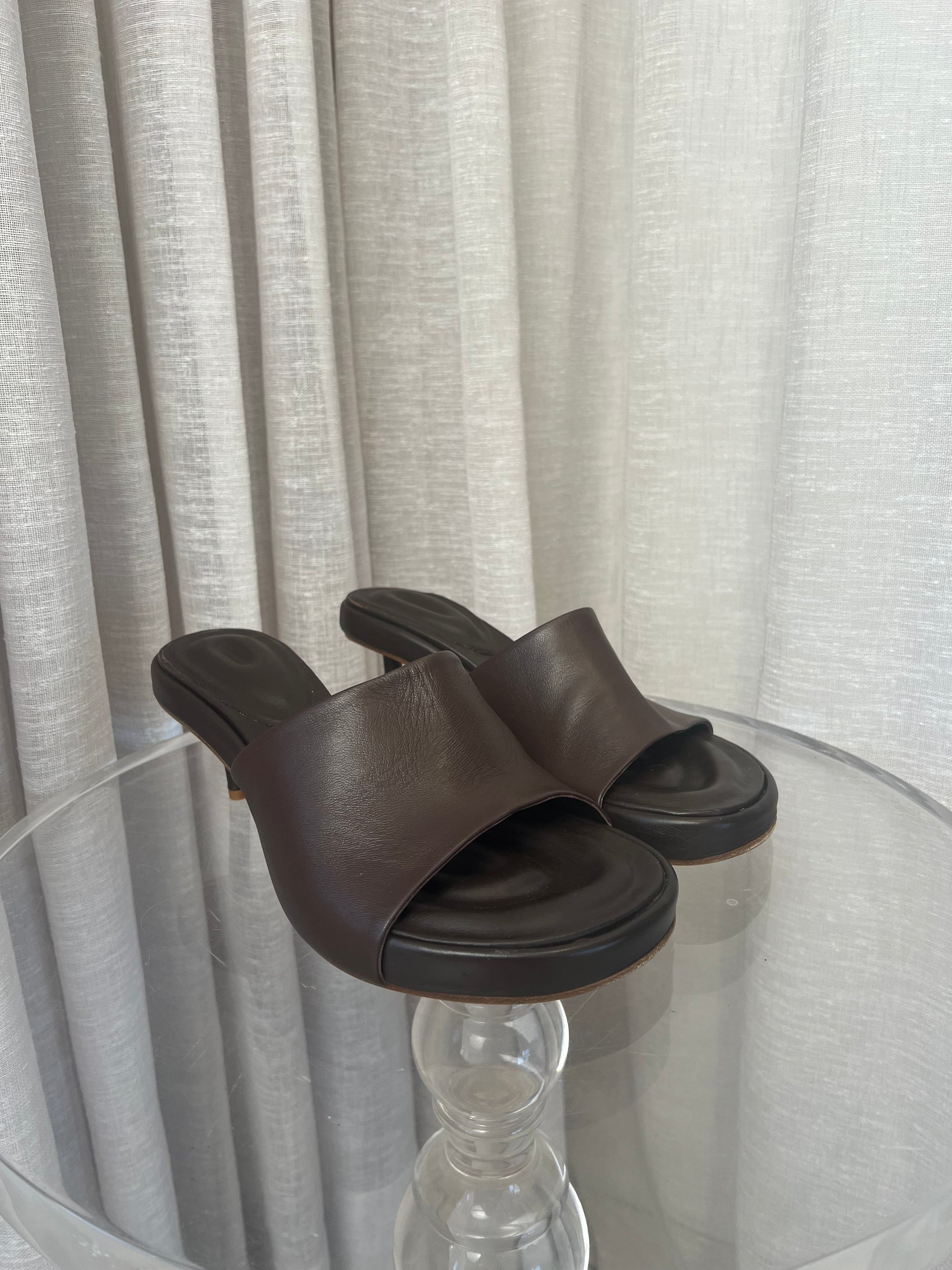 Jacquemus Argilla Leather Mules In Brown Leather, 40