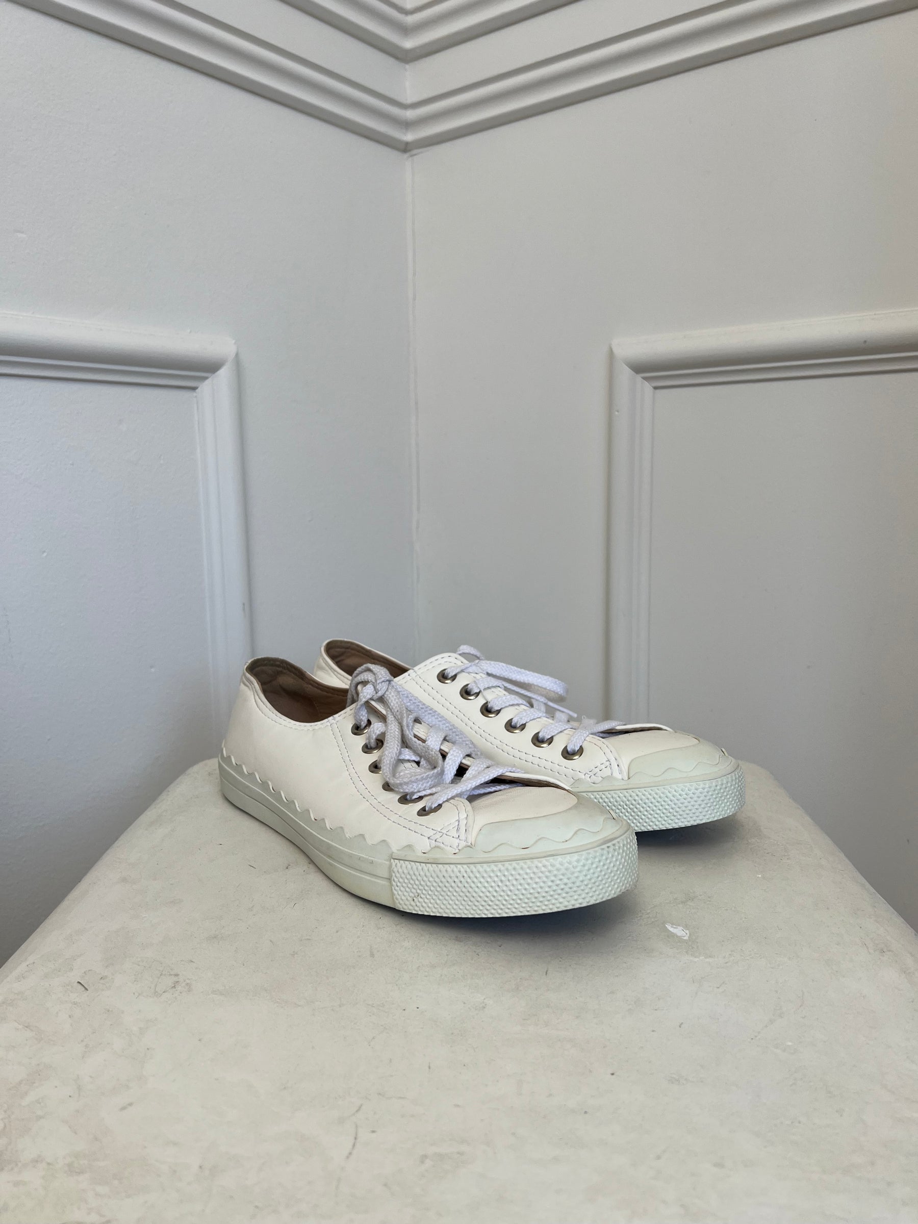 Chloé White Scallop Detail Sneakers, 41