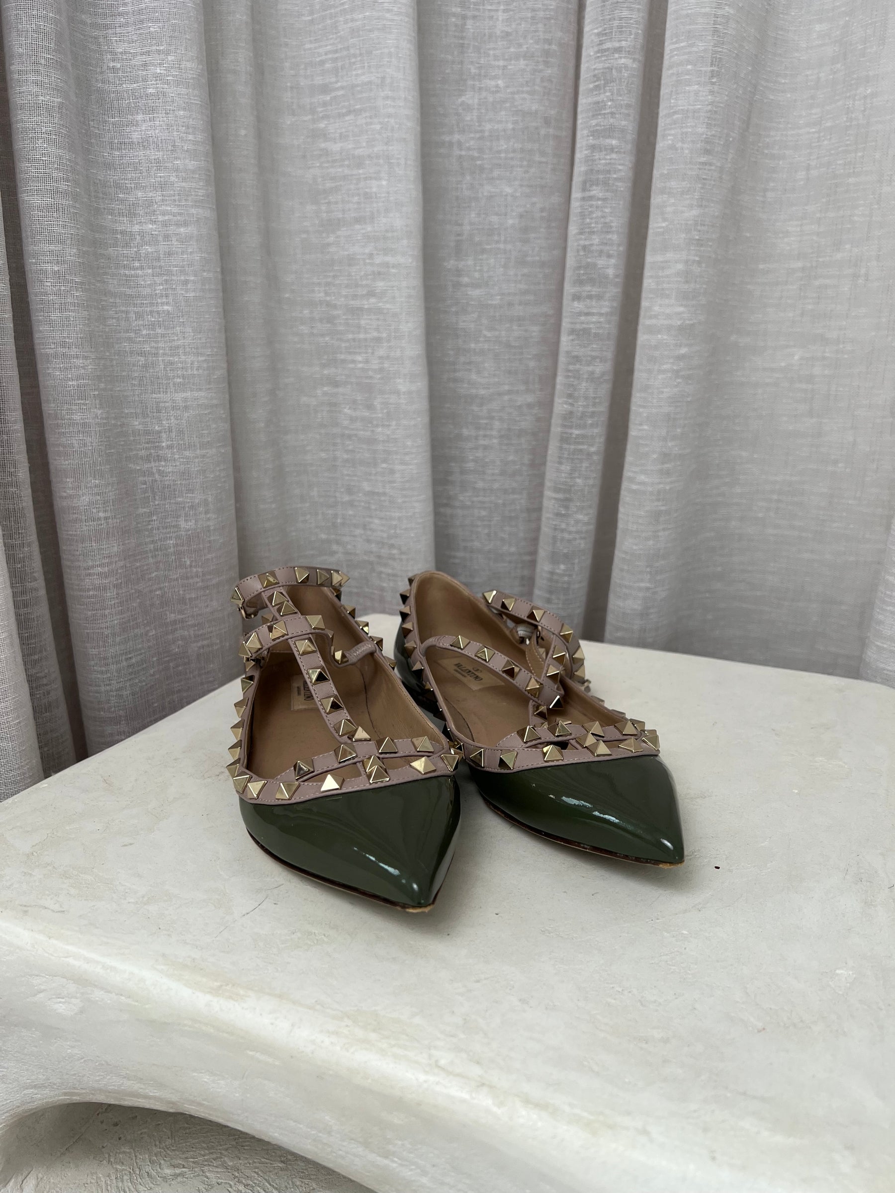 Valentino Garavani Khaki and Beige Rockstud Cage Flats, 38