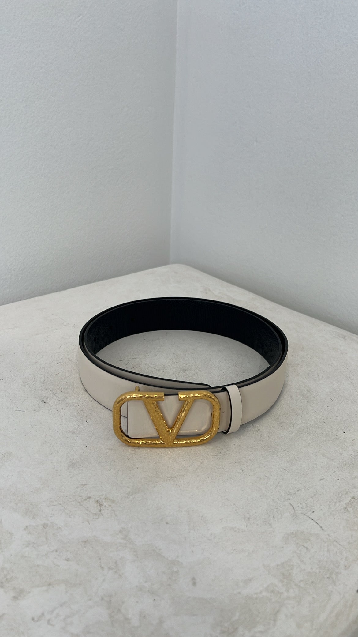 Valentino Garavani Black and Cream Reversible Leather Logo Belt, 80