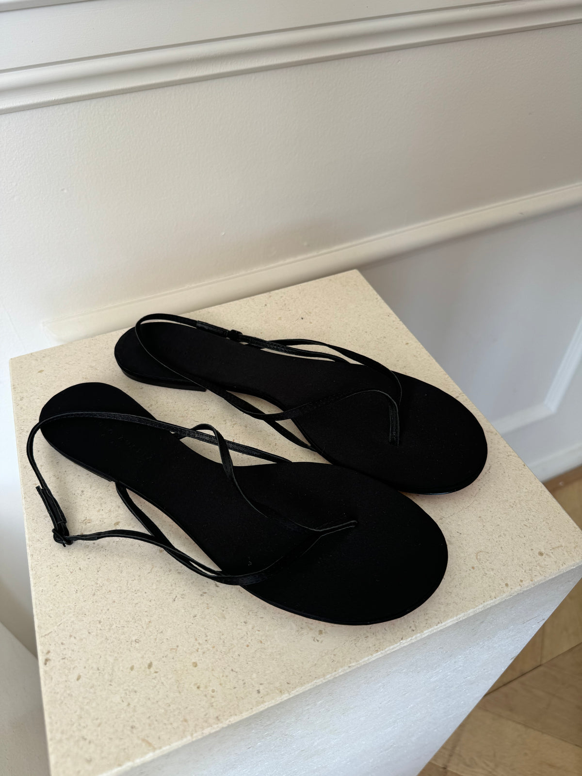 Studio Amelia Wishbone Flat Black, 40