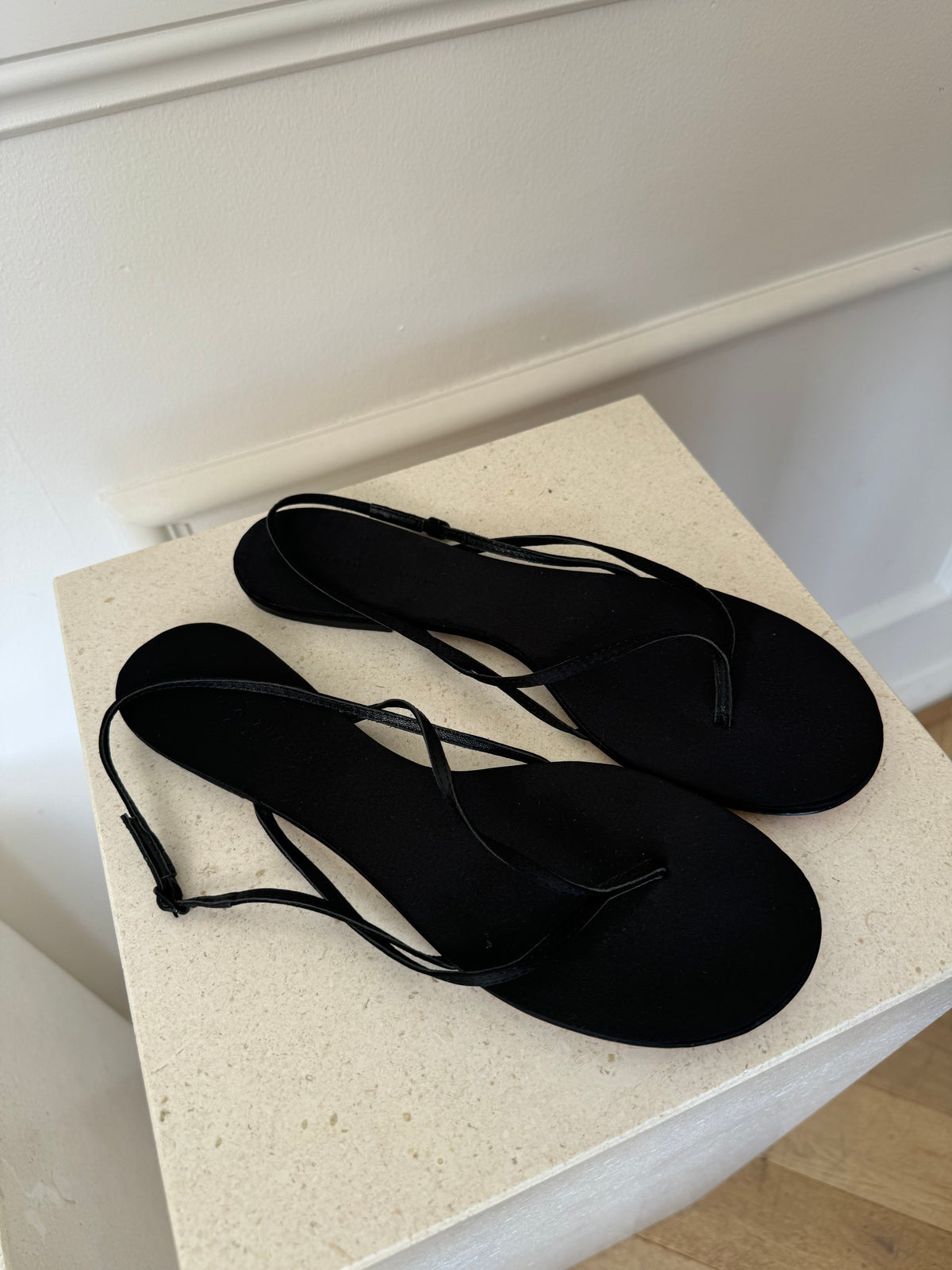 Studio Amelia Wishbone Flat Black, 40