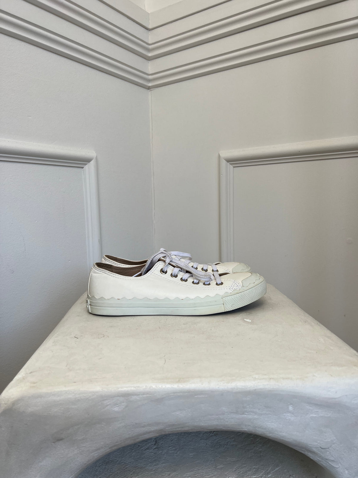 Chloé White Scallop Detail Sneakers, 41