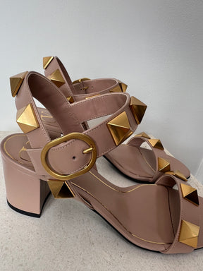 Valentino Roman Stud Sandal In Blush Leather, 38