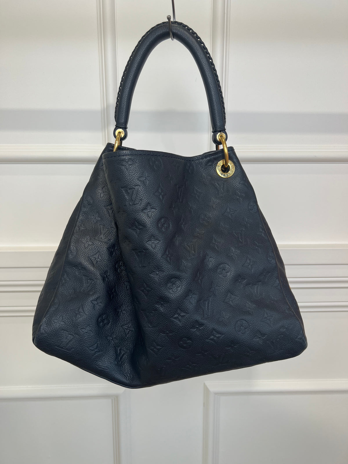 Louis Vuitton Black Monogram Leather Artsy MM Bag