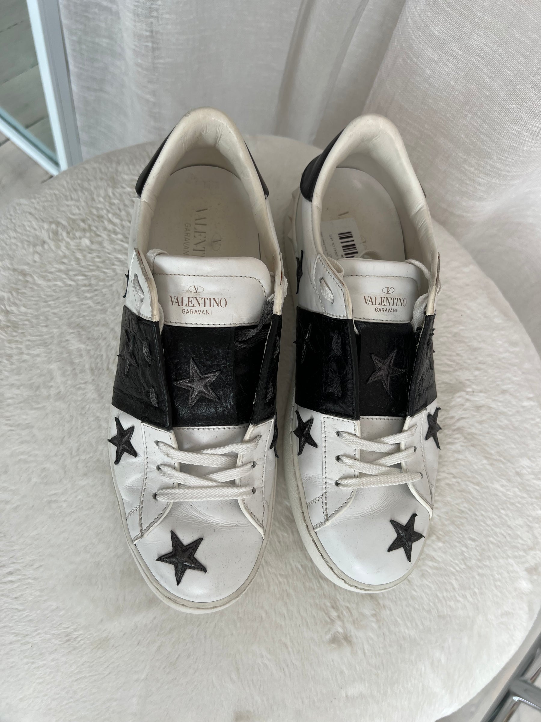 Valentino White and Black Leather Star Embellished Sneakers, 40