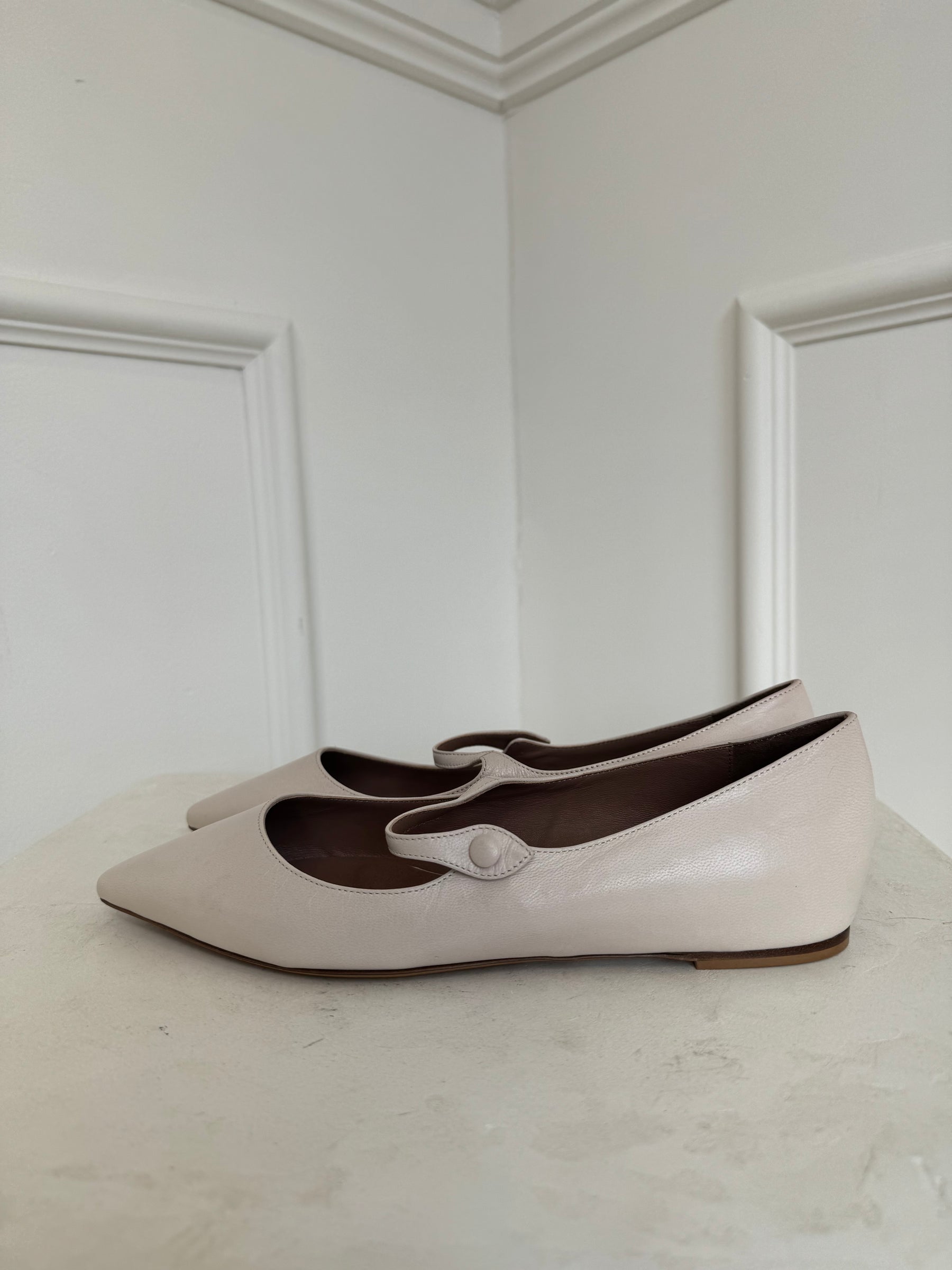 Tabitha Simmons Cream Leather Pointed Flats, 37.5