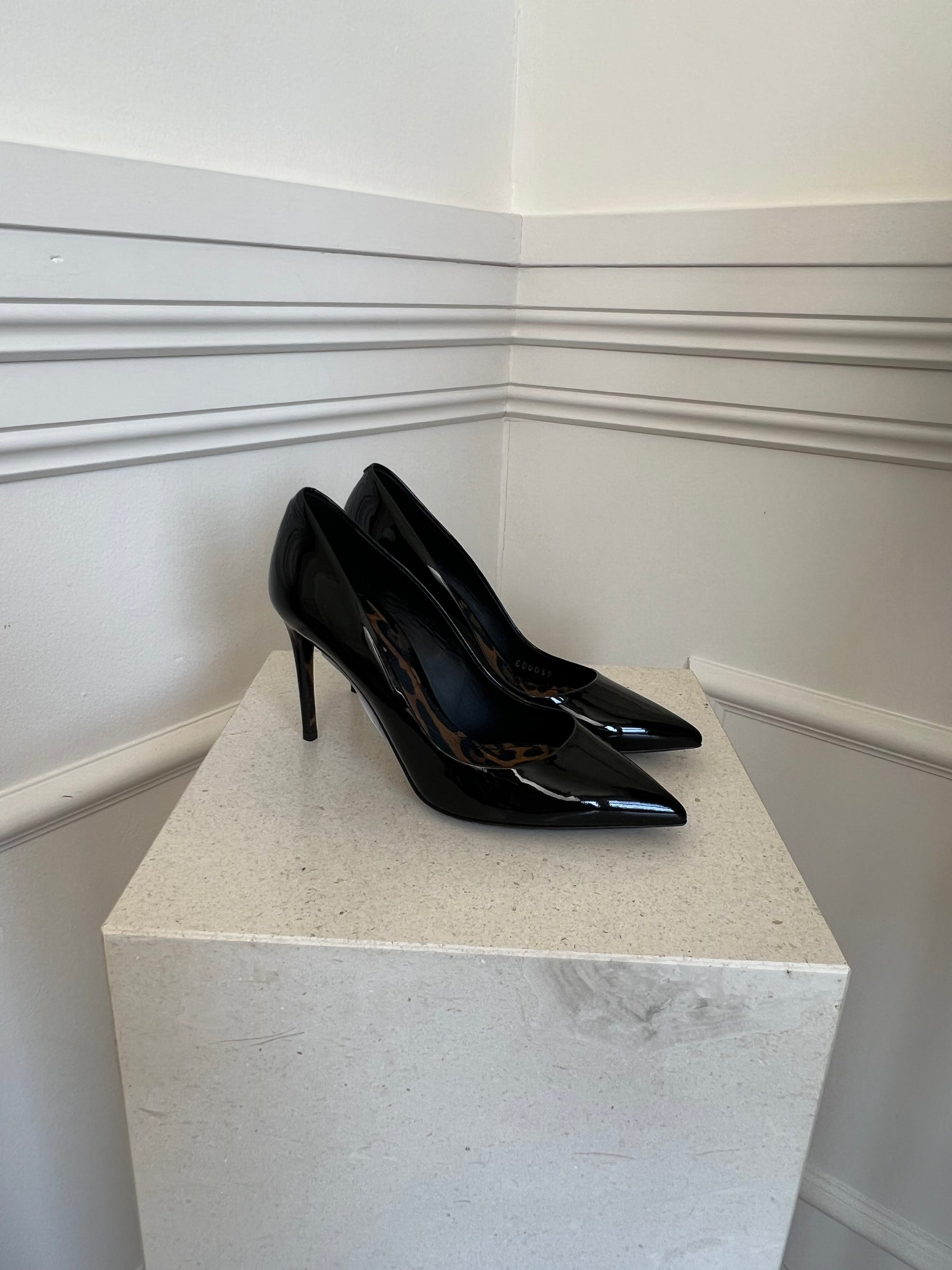 Dolce Gabanna Black Patent Leather Pumps, 37